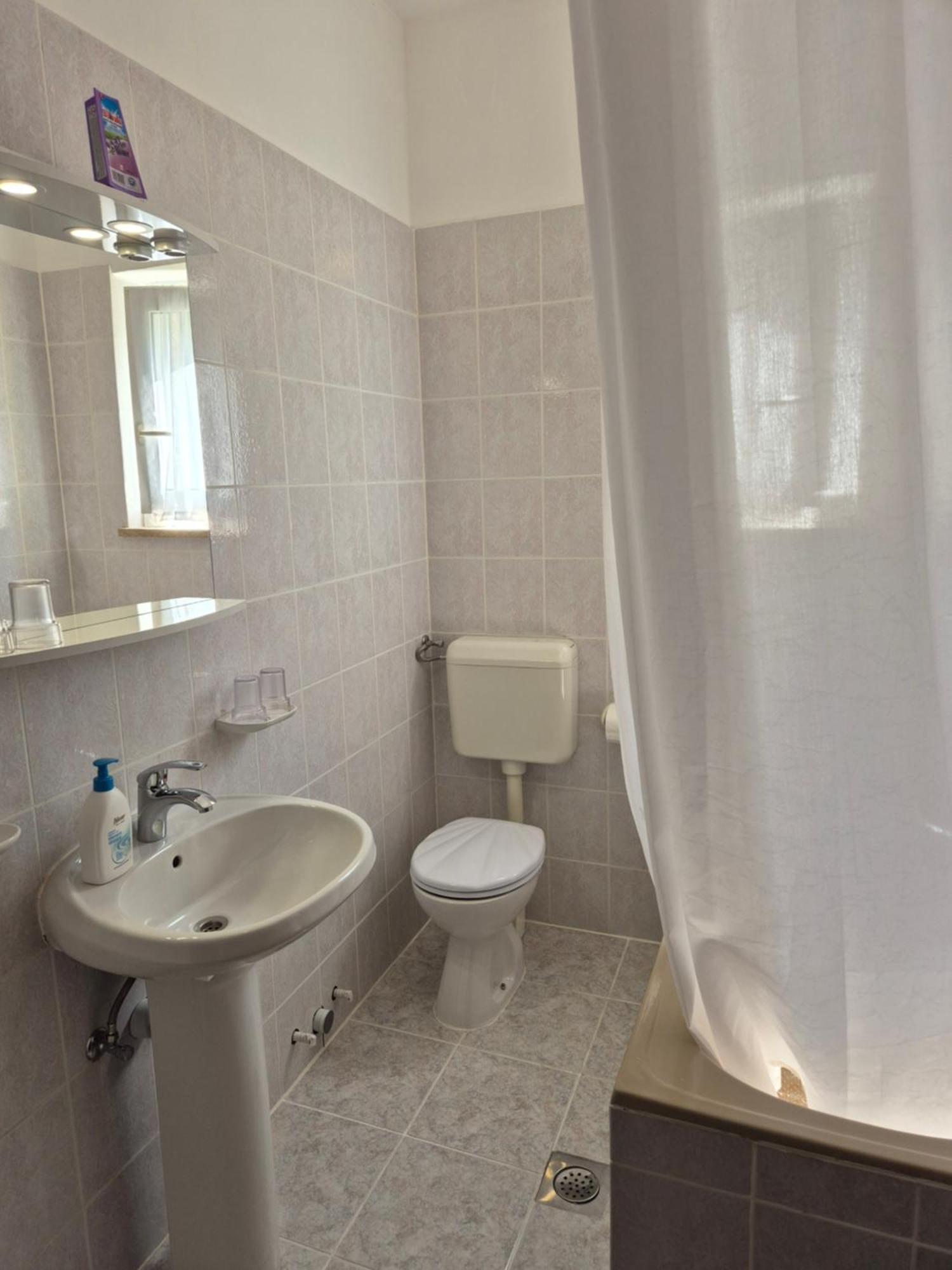 אופטיה Apartmani Adria מראה חיצוני תמונה